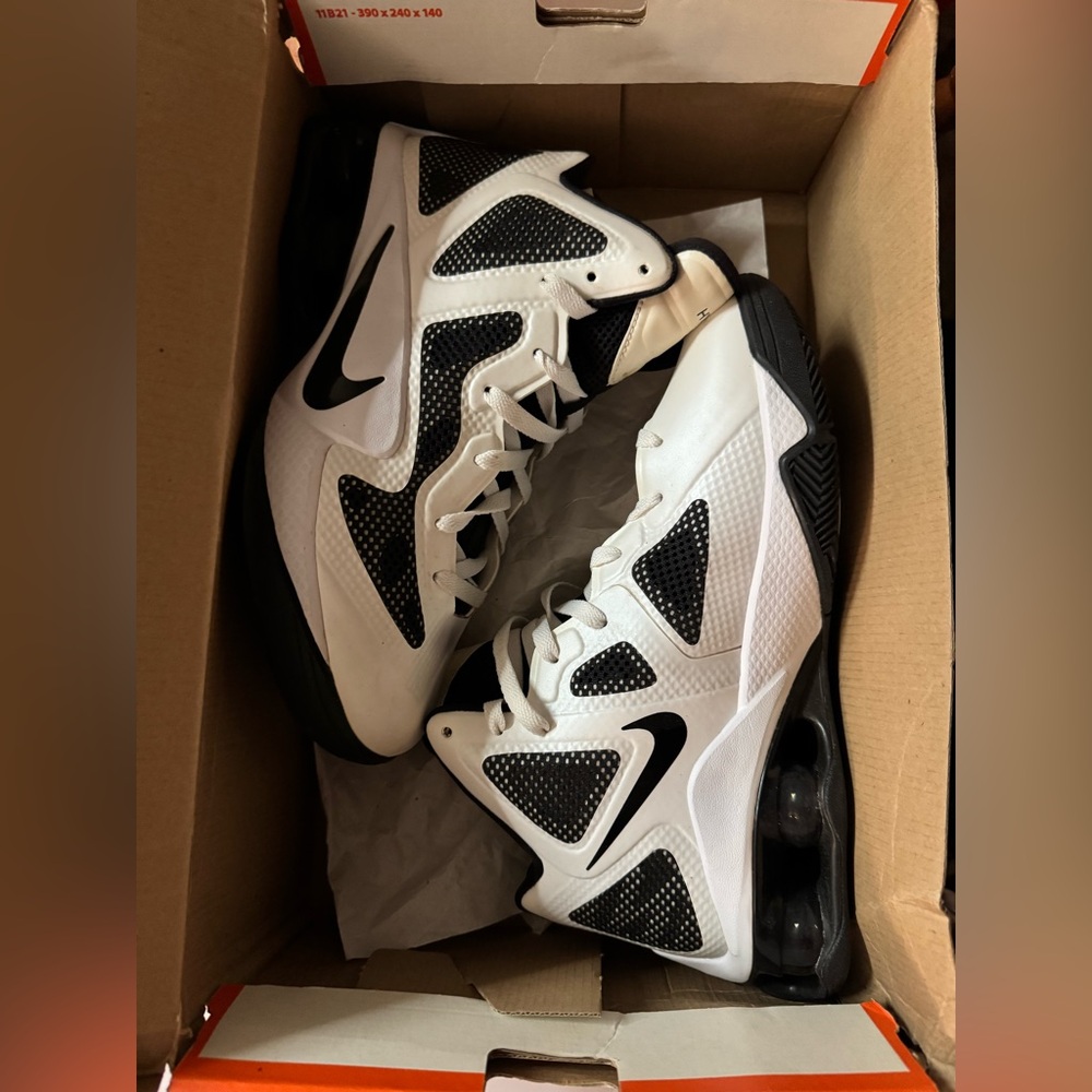 ✨Nike Shox Air Hyperballer TB in White and Black Mens 9 NIB ✨